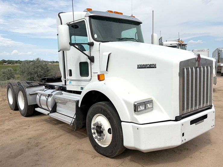 2008-kenworth-t800-image-1