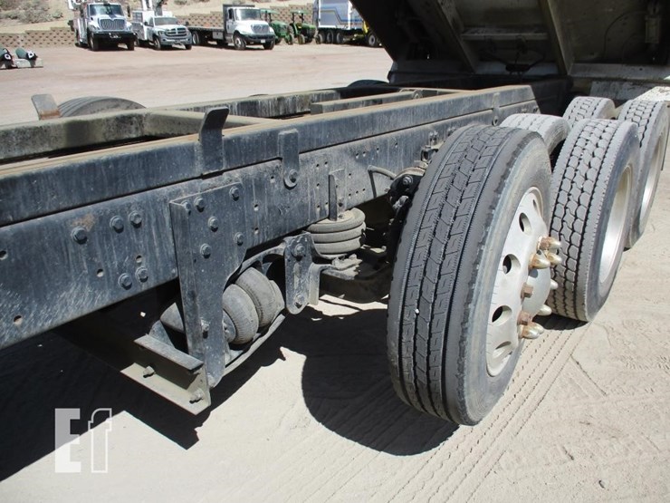 2016-peterbilt-579-image-23