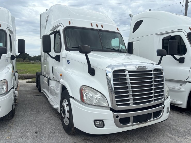 2017-freightliner-cascadia-125-evolution-image-3