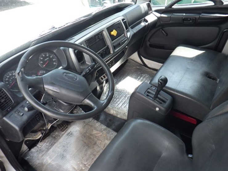 2018-hino-268a-image-14