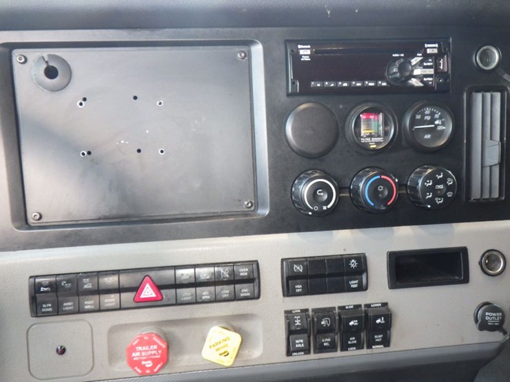 2021-freightliner-cascadia-126-image-26