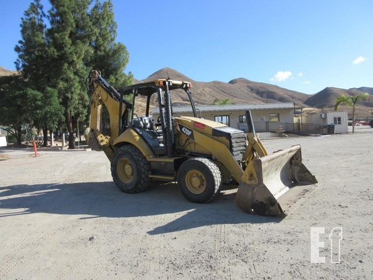2013-caterpillar-420f-image-2