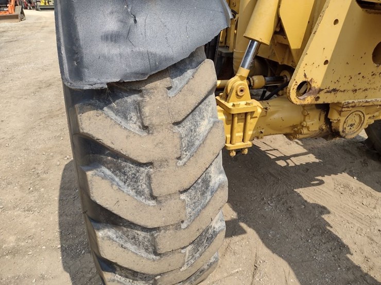 caterpillar-th83-image-23