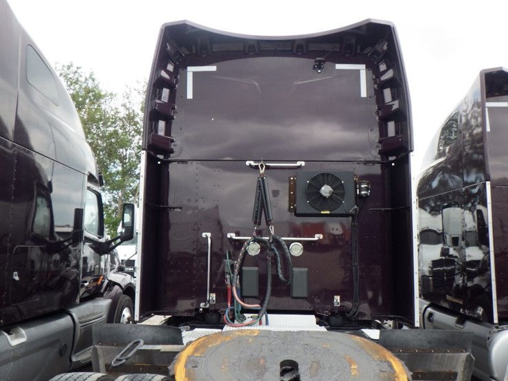 2019-peterbilt-579-image-12