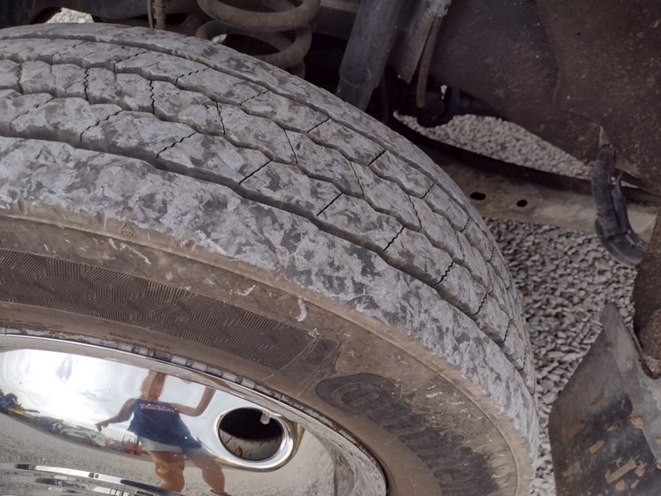 18-ford-f550-image-16