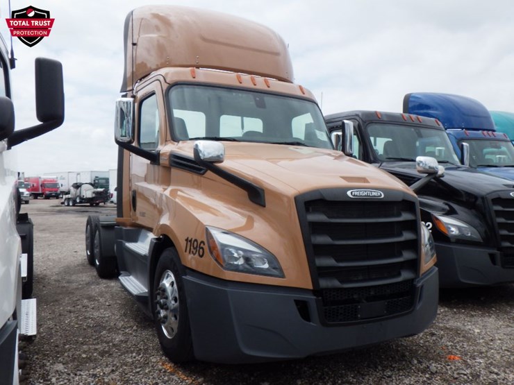 2020-freightliner-cascadia-126-image-3