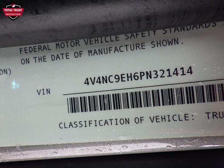 2023-volvo-vnl860-image-24