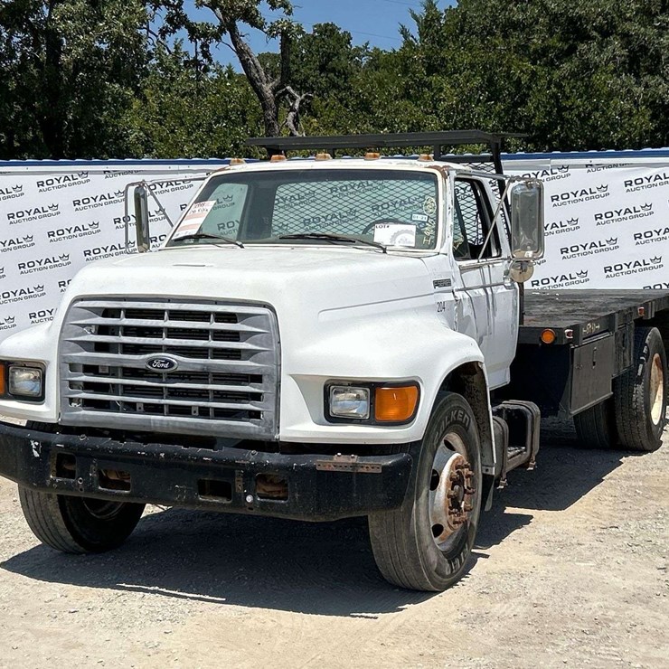 1999 FORD F800