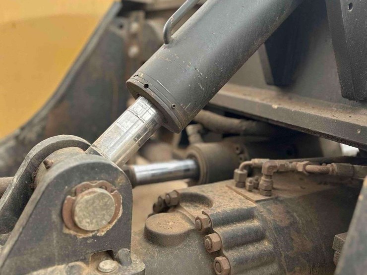 caterpillar-tl642-image-5