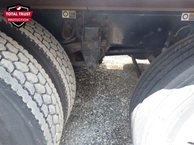 2019-peterbilt-348-image-9