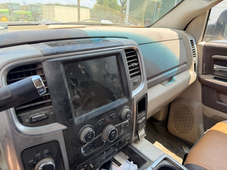 2015-dodge-2500-image-52