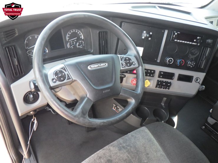 2022-freightliner-cascadia-126-image-19