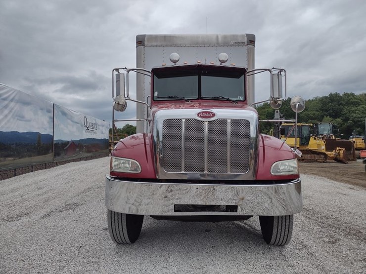 peterbilt-335-image-2