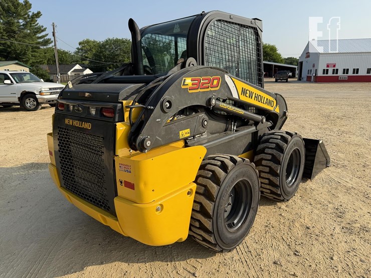 new-holland-l320-image-6