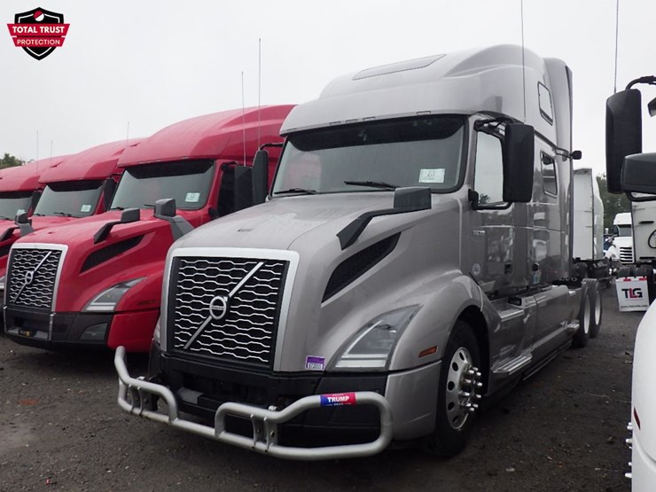 2023-volvo-vnl860-image-1