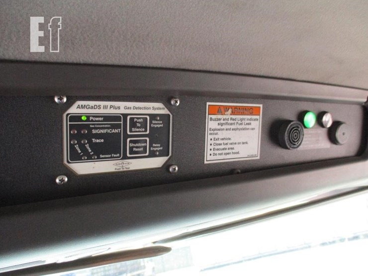 2013-freightliner-business-class-m2-112-image-11