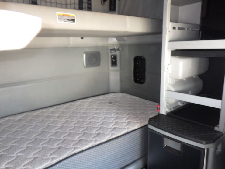 2021-kenworth-t680-image-4