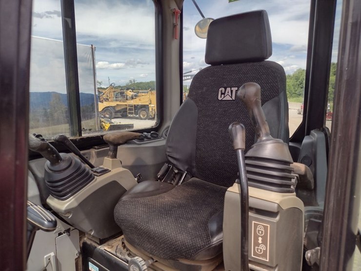 caterpillar-15-image-11