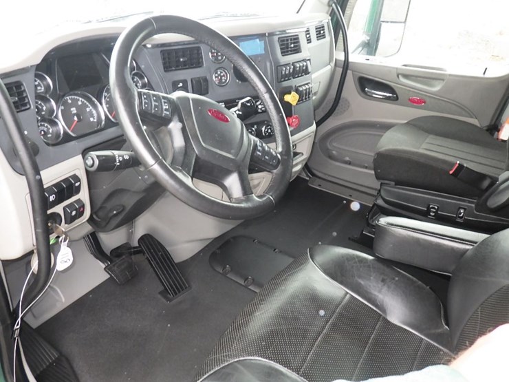 2021-peterbilt-579-image-20
