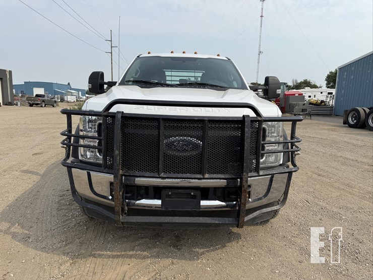 2017-ford-f550-xl-image-9