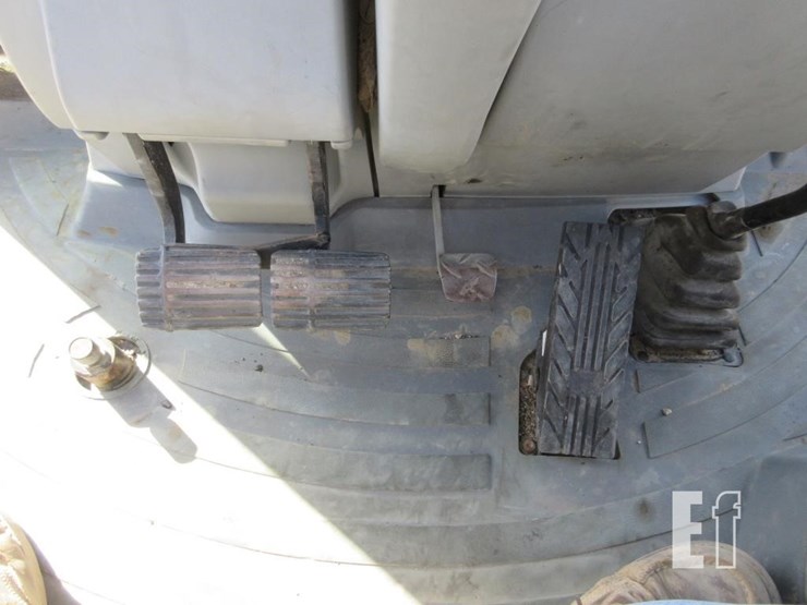 2013-caterpillar-420f-image-15