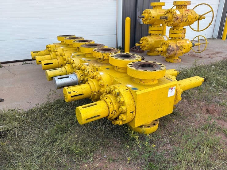 (7x$)-7-1/16”-10k-frac-valves-image-2