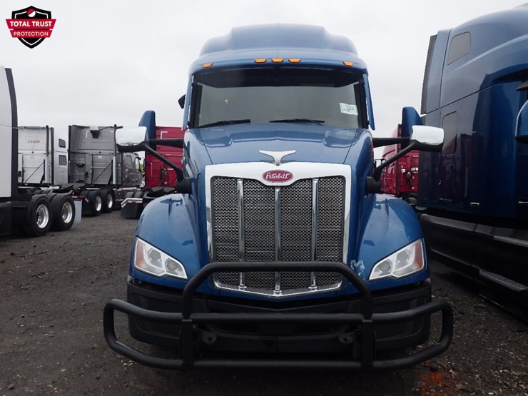 2023-peterbilt-579-image-2