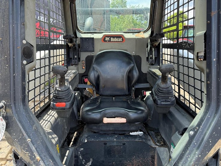 2020-bobcat-t76-image-12