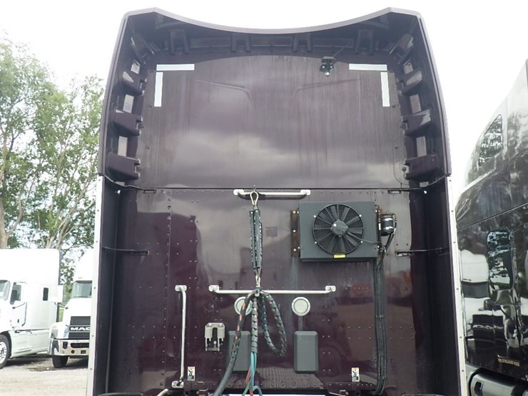 2019-peterbilt-579-image-15