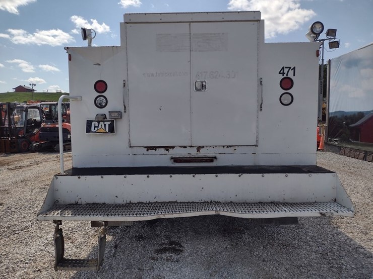 2008-peterbilt-384-image-4