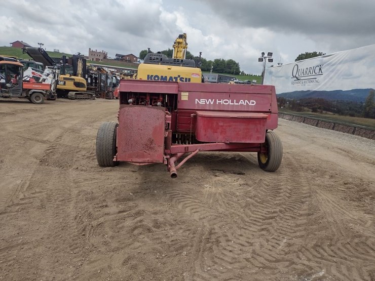 new-holland-320-image-4