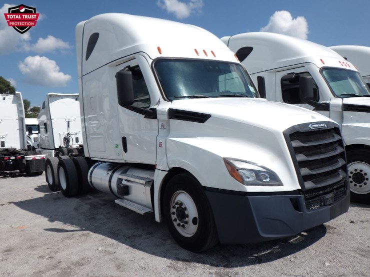 2023-freightliner-cascadia-126-image-3