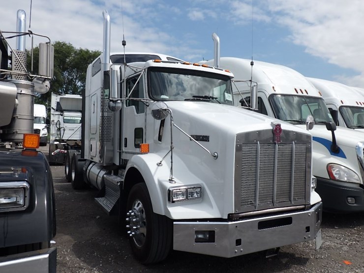 2016-kenworth-t800-image-3