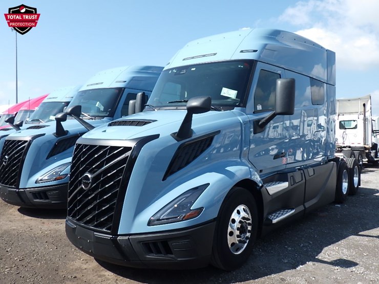 2026-volvo-vnl840-image-1