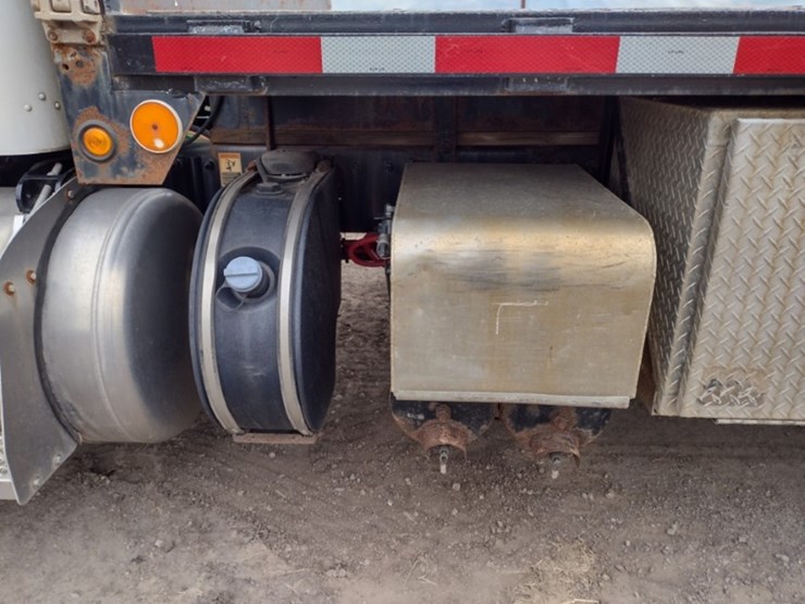 peterbilt-337-image-30
