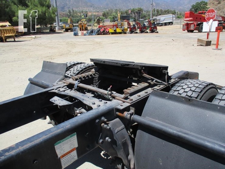 2013-freightliner-business-class-m2-112-image-15