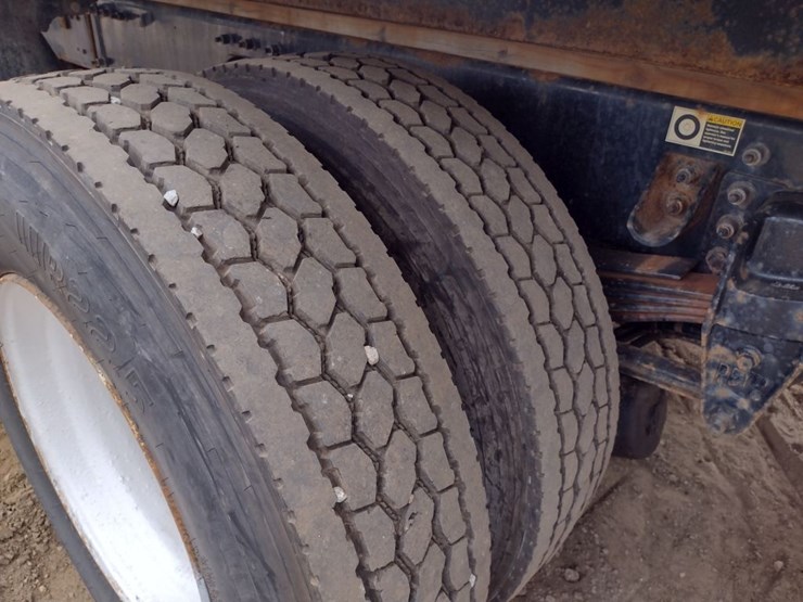 peterbilt-337-image-30