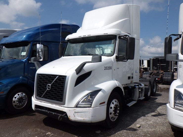2020-volvo-vnr300-image-1