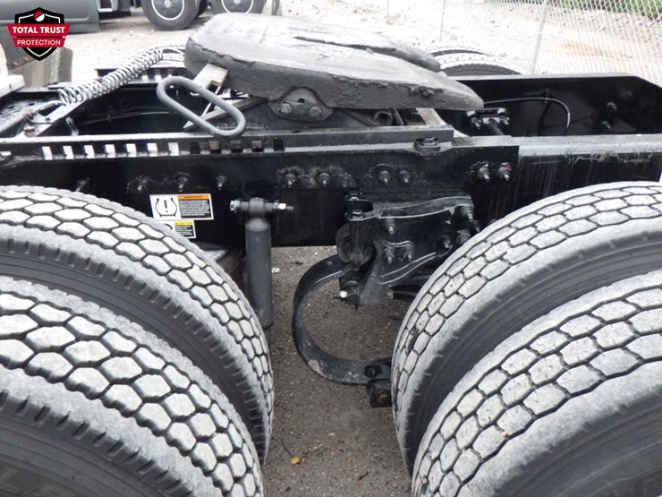 2022-peterbilt-579-image-17