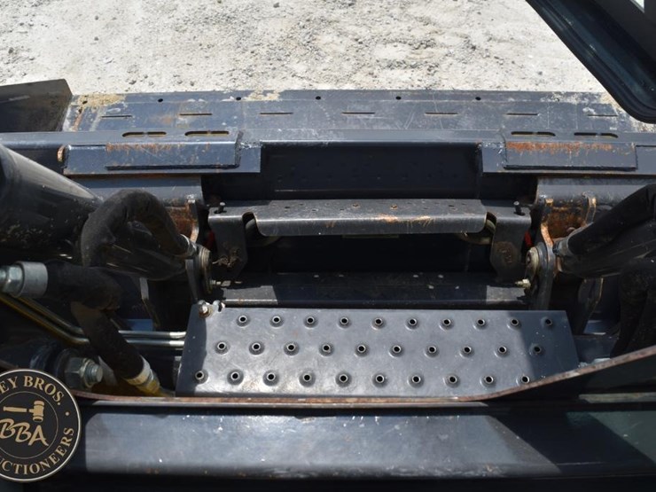 2019-new-holland-c232-image-52