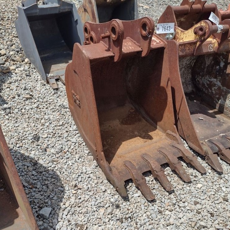 KOMATSU PC75R-2