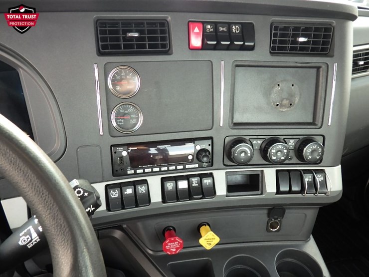 2024-kenworth-t680-image-19