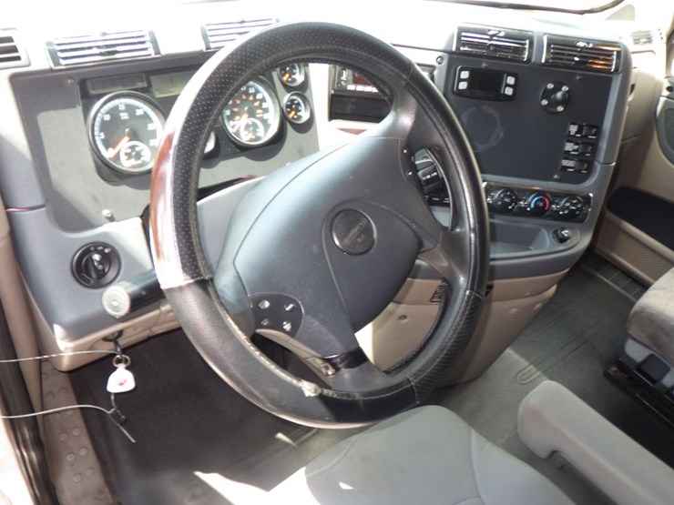 2017-freightliner-cascadia-125-evolution-image-14