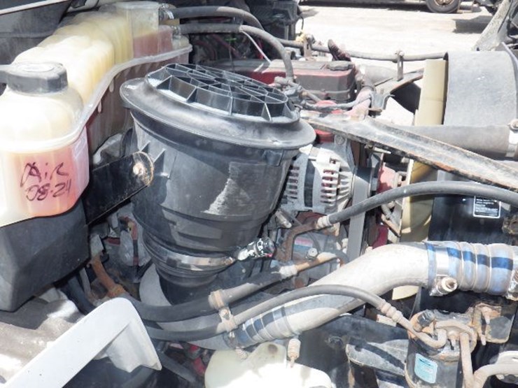 2018-freightliner-m2-106-image-31
