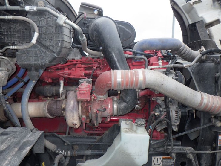 2022-peterbilt-579-image-35