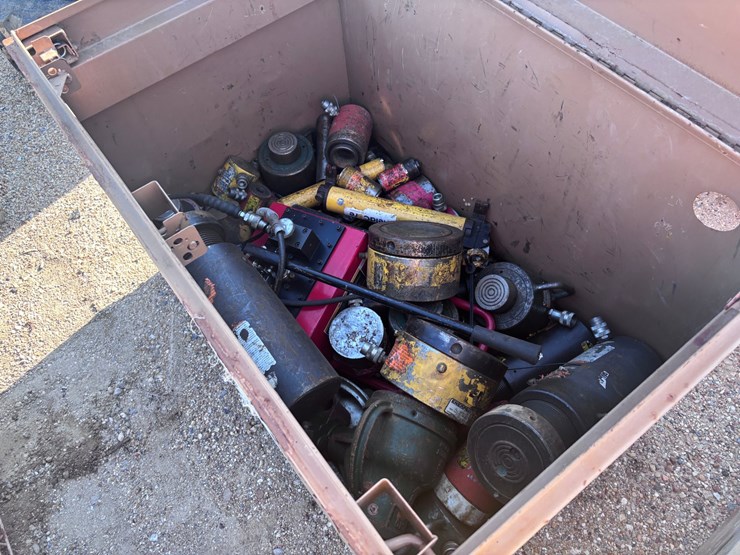 #39534-•-jobsite-toolbox-with-miscellaneous-items-image-3