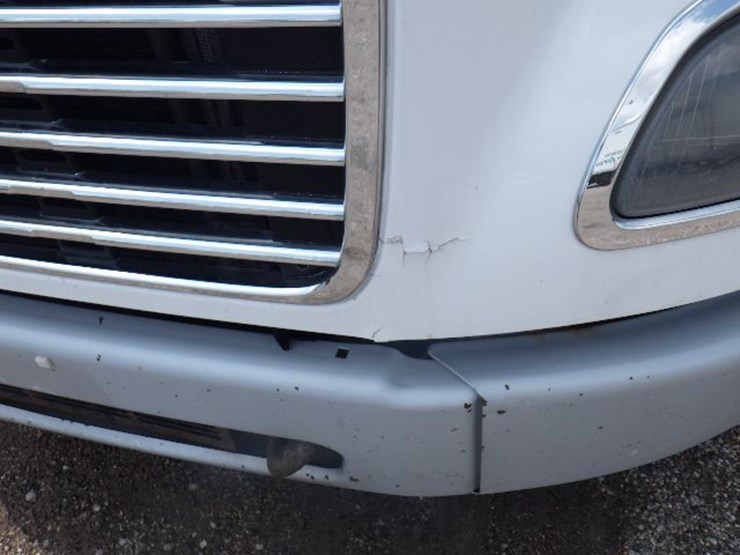 2018-freightliner-m2-106-image-3
