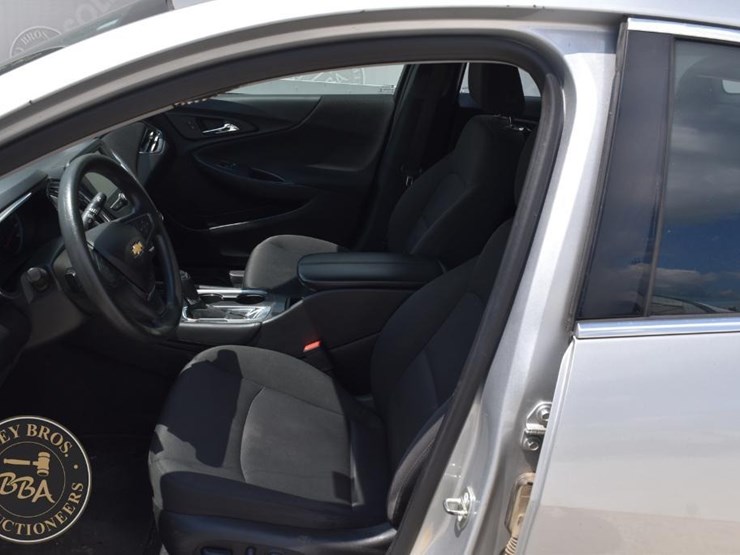 2018-chevrolet-malibu-46449-image-14