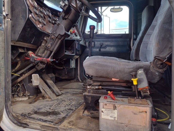 1995-peterbilt-378-image-19