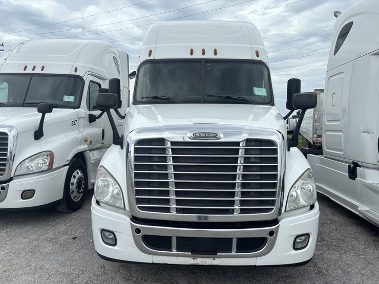 2017-freightliner-cascadia-125-evolution-image-2